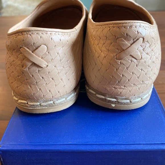 Charix Classic Woven Tan Slip On - Picture 4 of 11